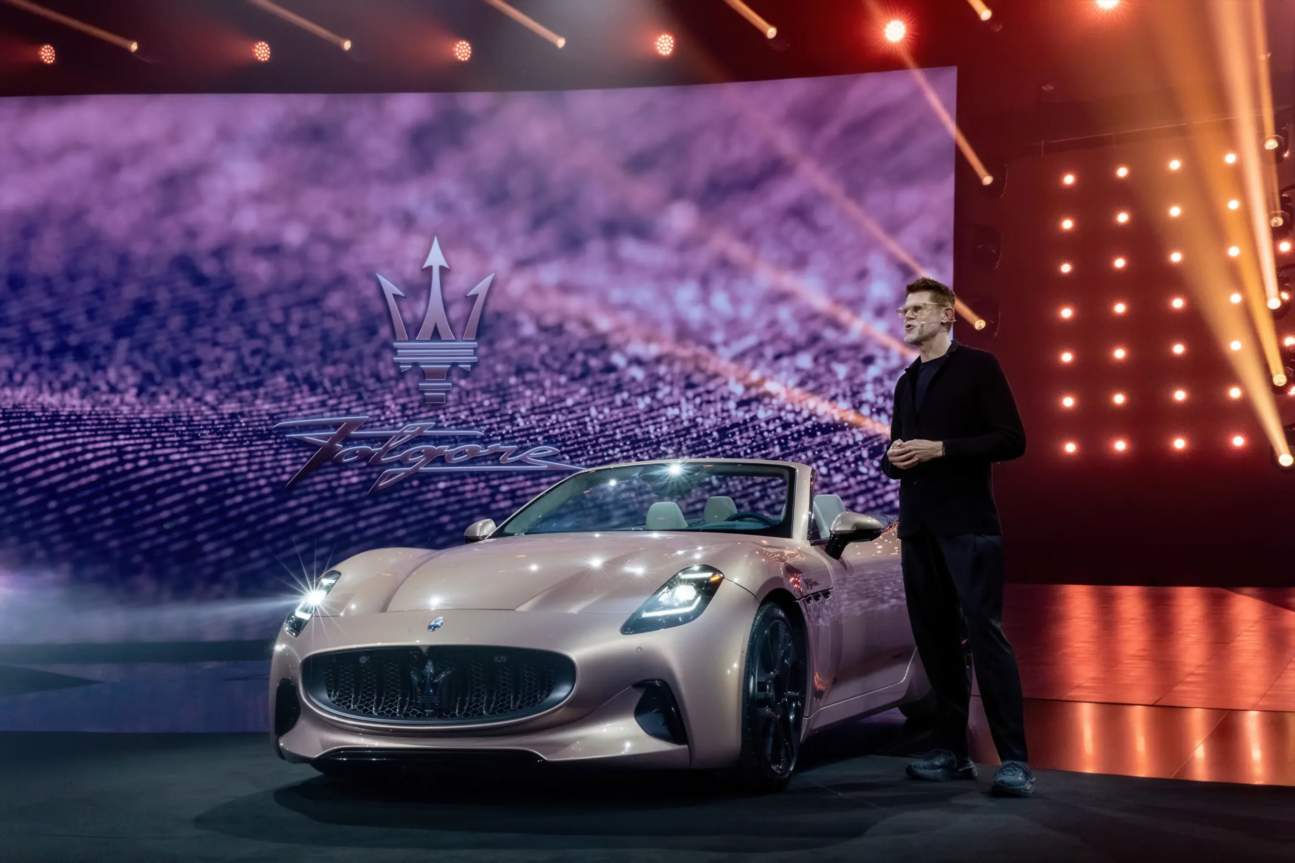 moving-dots-balich-wonder-studio-maserati-24-grancabrio-ceo-speech-2-topaz